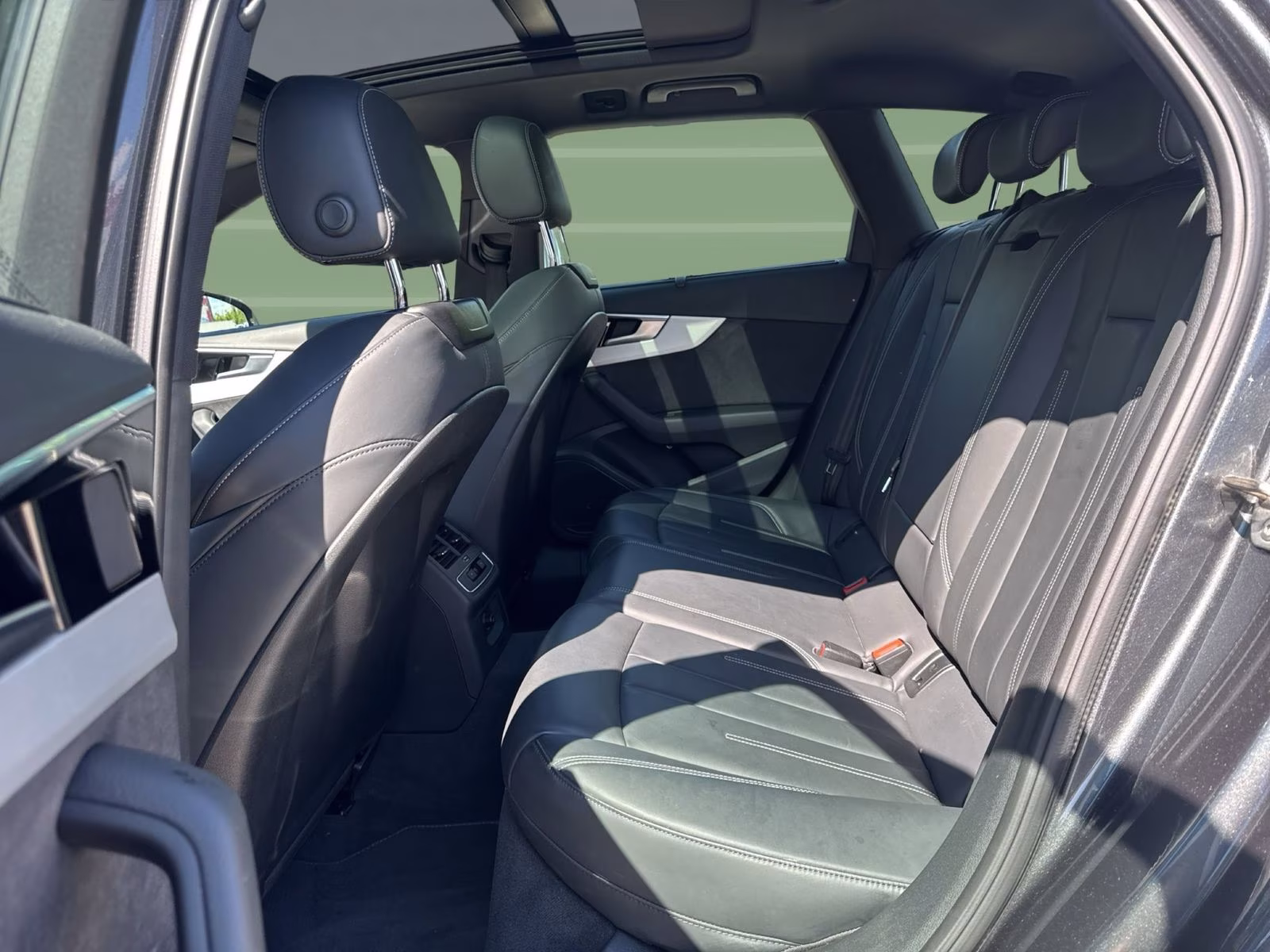 Avant 40 TFSI qu S line AHK PANO LED NAVI 18"