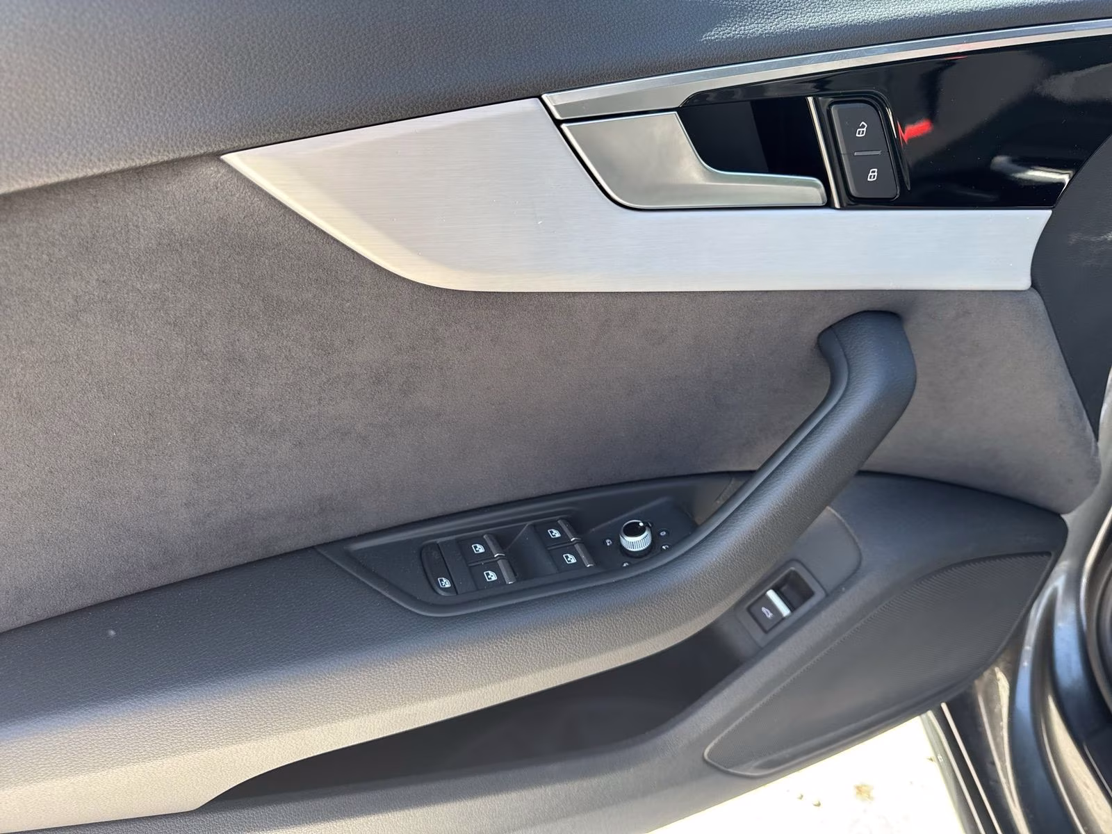Avant 40 TFSI qu S line AHK PANO LED NAVI 18"