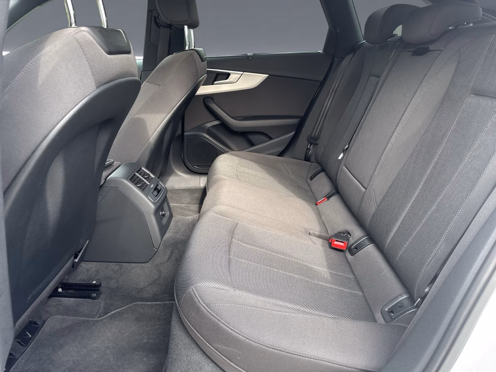 Avant 35 TFSI advanced NAVI+ PDC Virtual SHZ