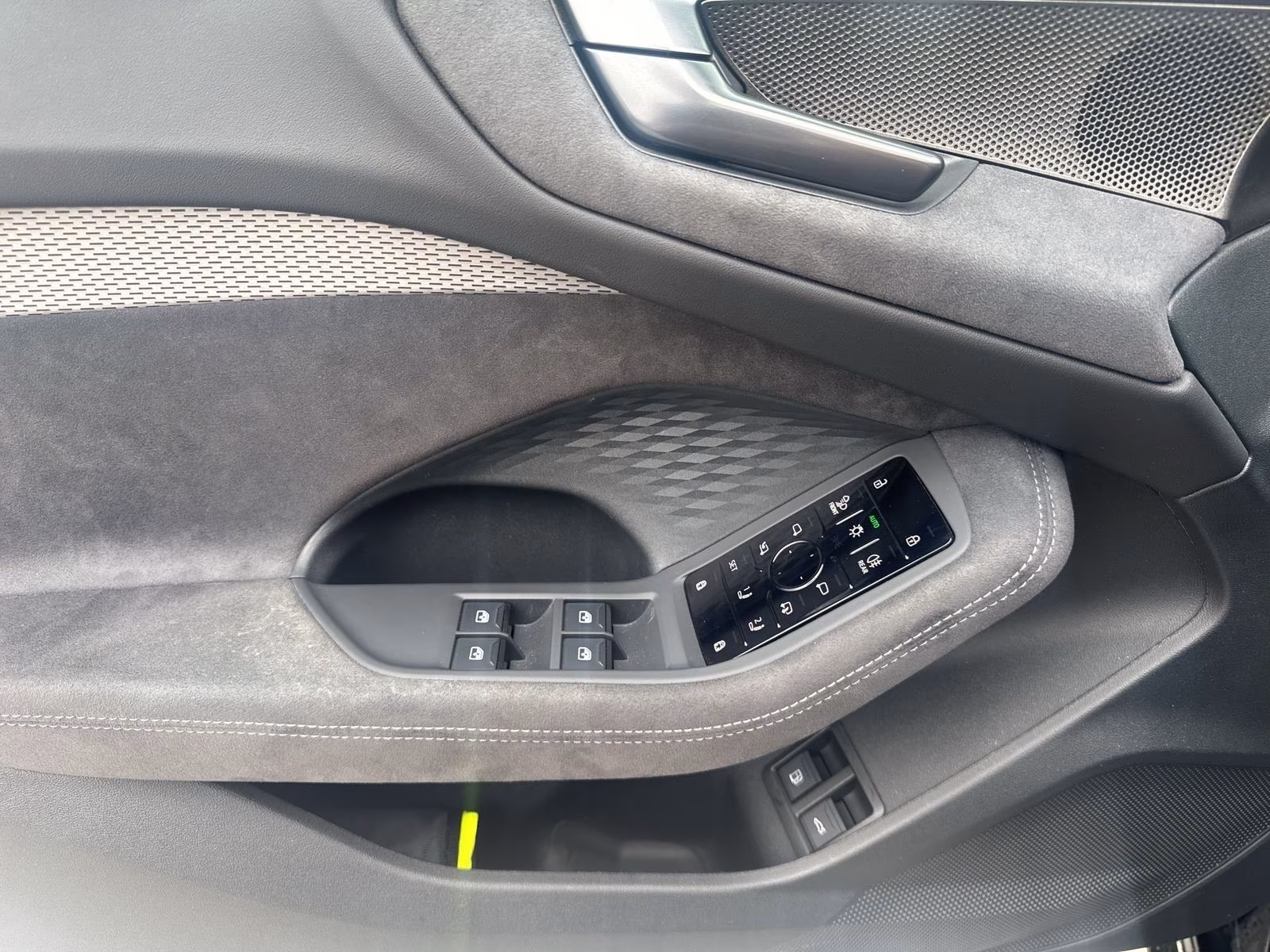 Avant e-hybrid qu edition one Tech pro MATRIX