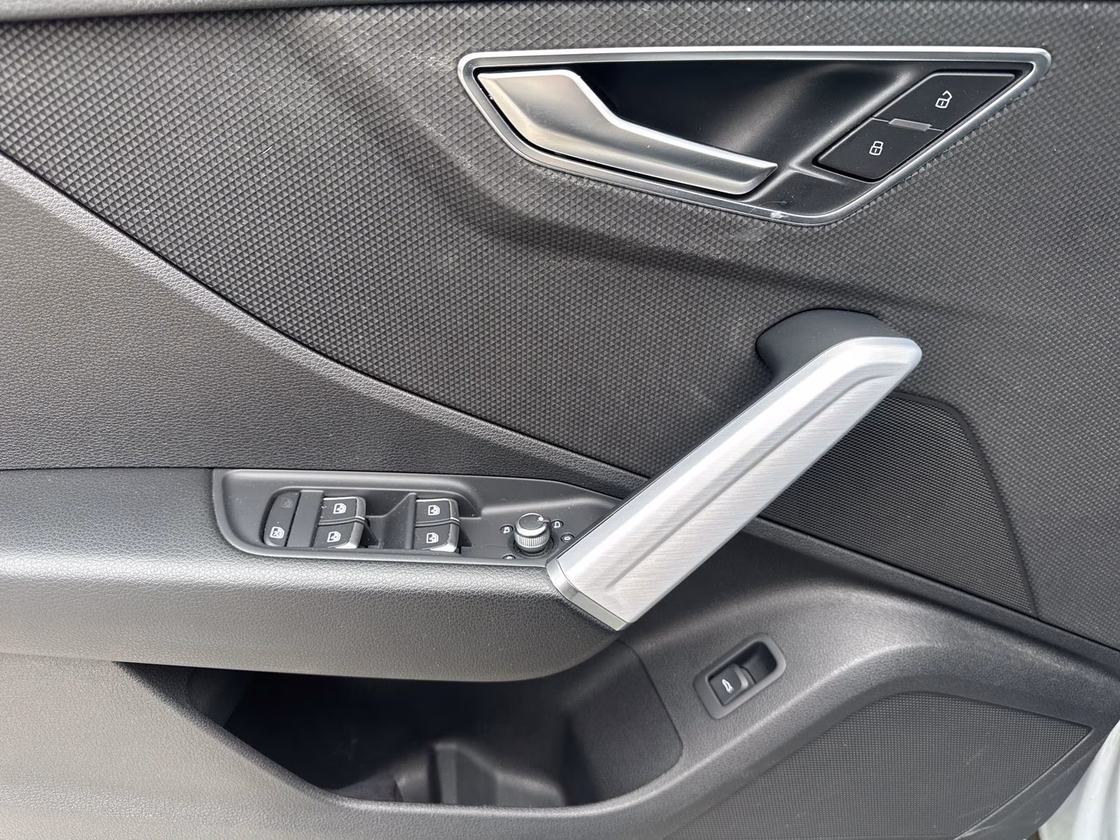 Audi Q2 35 TDI qu S line LED AHK KAMERA PDC ACC Navi+