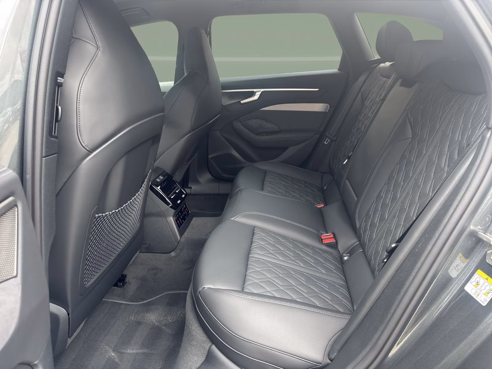 Audi A6 Avant TDI qu edition one Tech pro MATRIX AHK