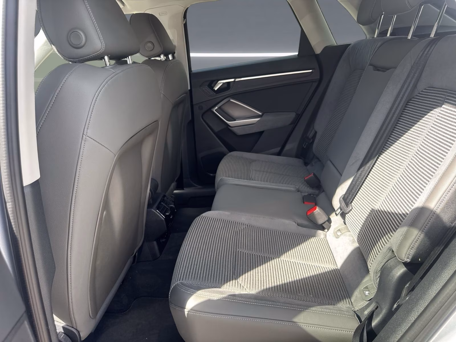 Audi Q3 45 TFSI qu advanced AHK PDC+ ACC SHZ NAVI 19"