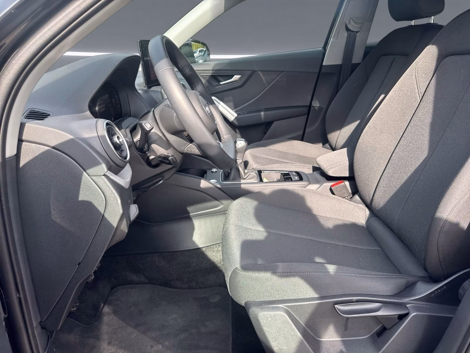 Audi Q2 30 TFSI advanced AHK Kamera PDC SHZ Navi+ 17"