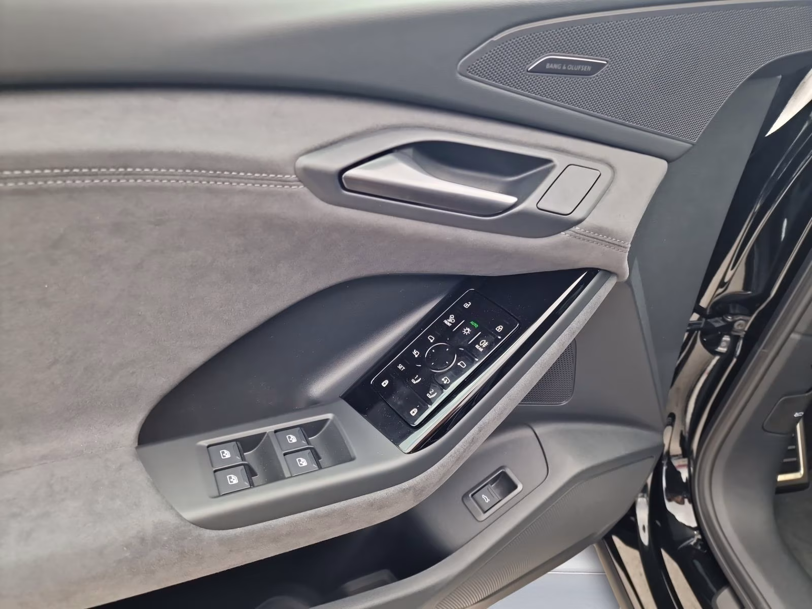 Audi Q6 e-tron performance S line Tech pro MATRIX AHK