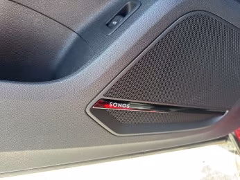 Audi Q2 35 TDI qu S line MATRIX AHK SONOS KAM. STHZG