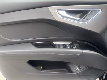 Audi Q4 e-tron performance S line Tech+ MATR AHK 360°