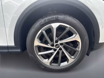 Audi Q5 TFSI qu Tech+ AHK PANO MATRIX 360° Memory 20"