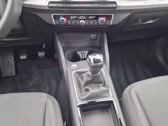 Audi Q2 30 TFSI NAVI+ AHK STHZG 18" ACC Advanced