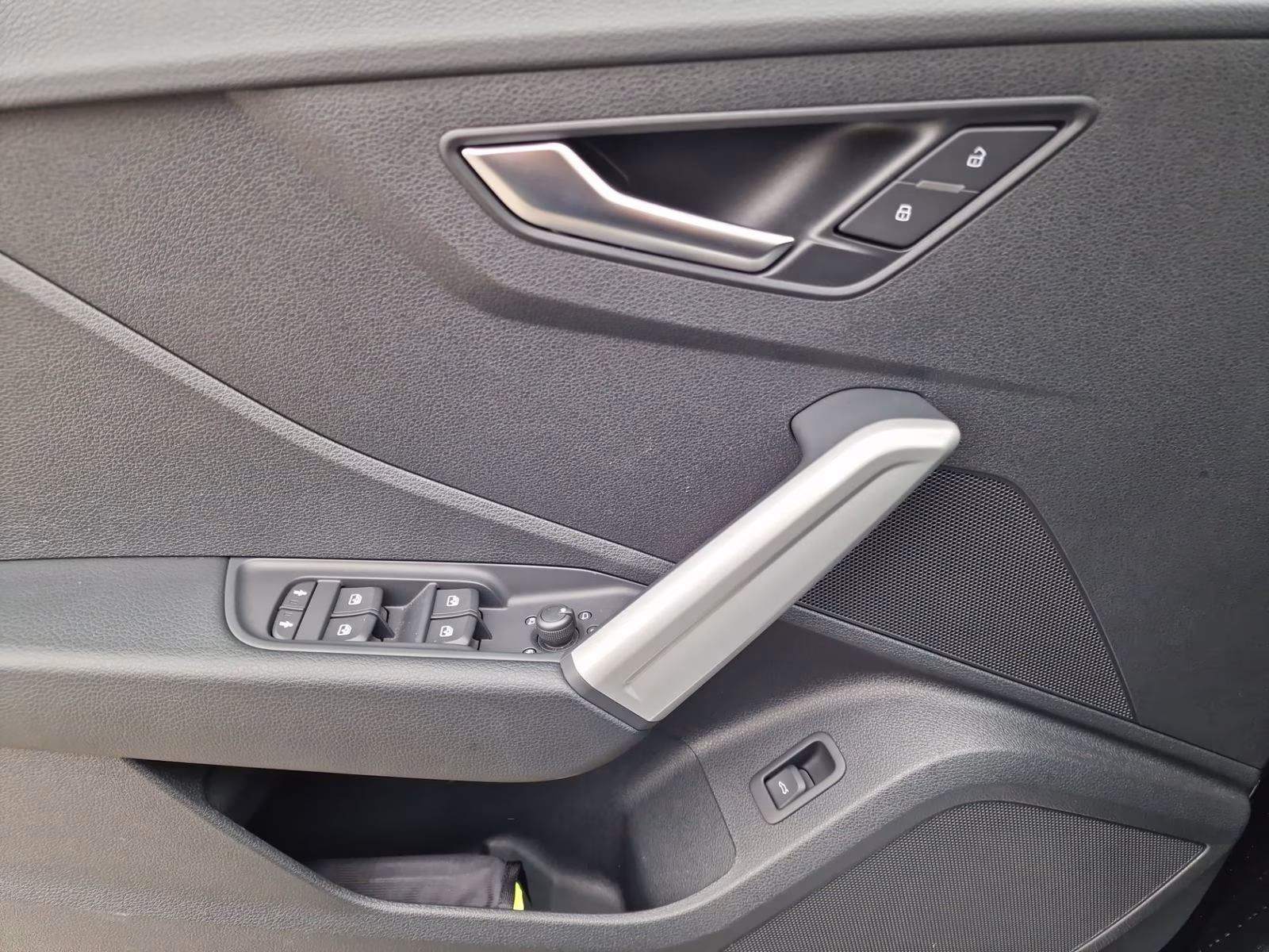 Audi Q2 30 TFSI NAVI+ AHK STHZG 18" ACC Advanced