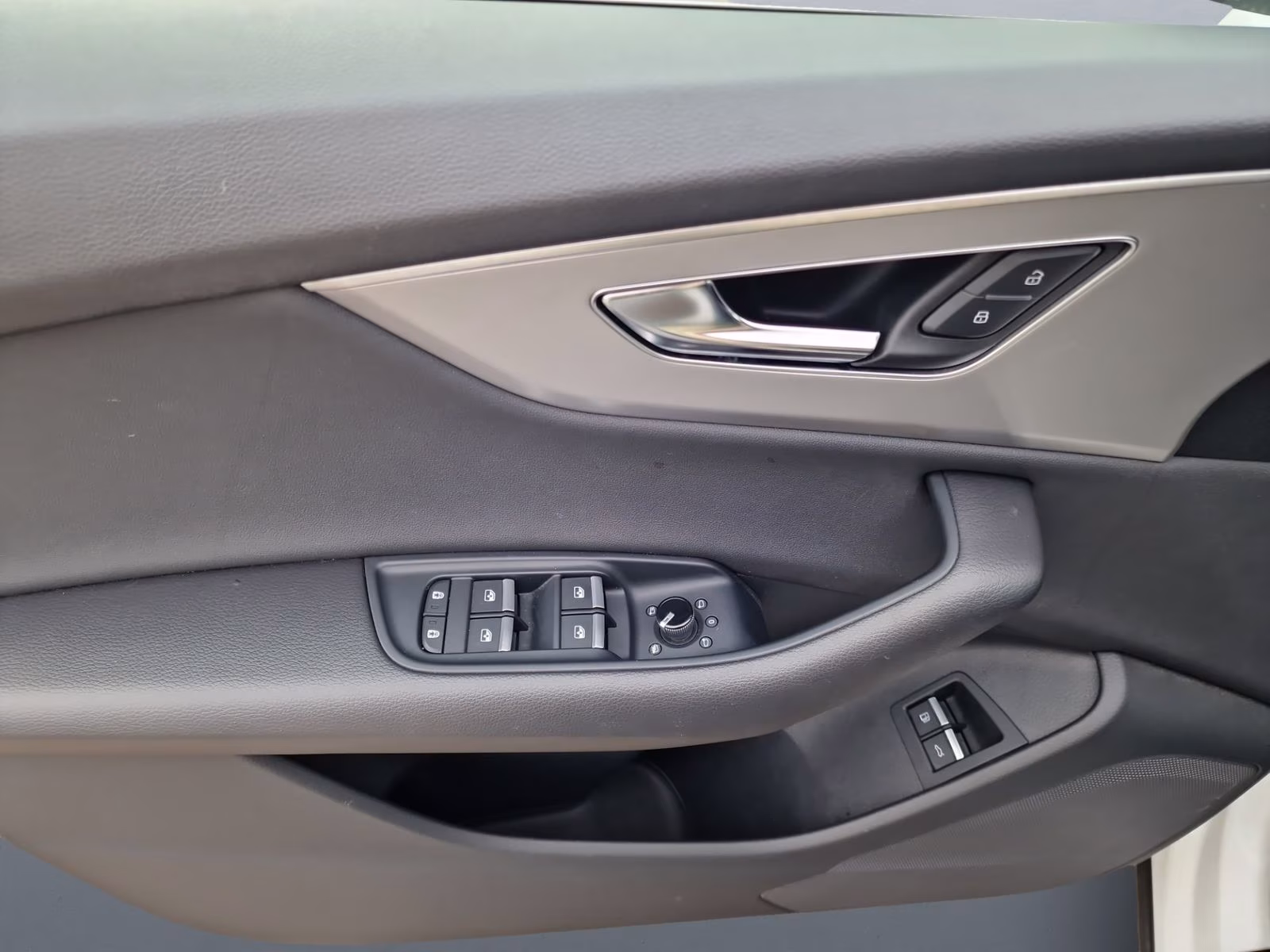 Audi Q8 55 TFSI e qu S line AHK Luftfahrw. Leder Kam.