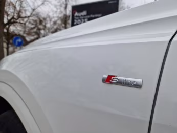 Audi Q8 55 TFSI e qu S line AHK Luftfahrw. Leder Kam.
