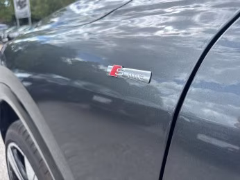 Audi Q5 TFSI qu edition one Tech pro MATRIX AHK 360°
