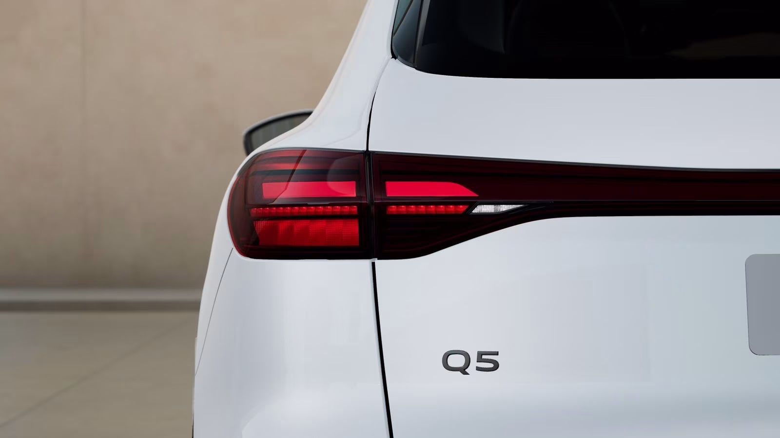 Audi Q5 TDI qu AHK PANO LED PDC ACC Kamera Navi+ 19"