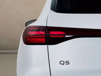 Audi Q5 TDI qu AHK PANO LED PDC ACC Kamera Navi+ 19"