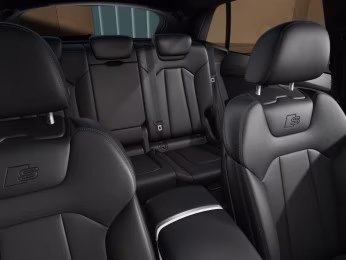 Audi Q8 TFSI e qu S line Luft MATRIX AHK PANO PDC 21"