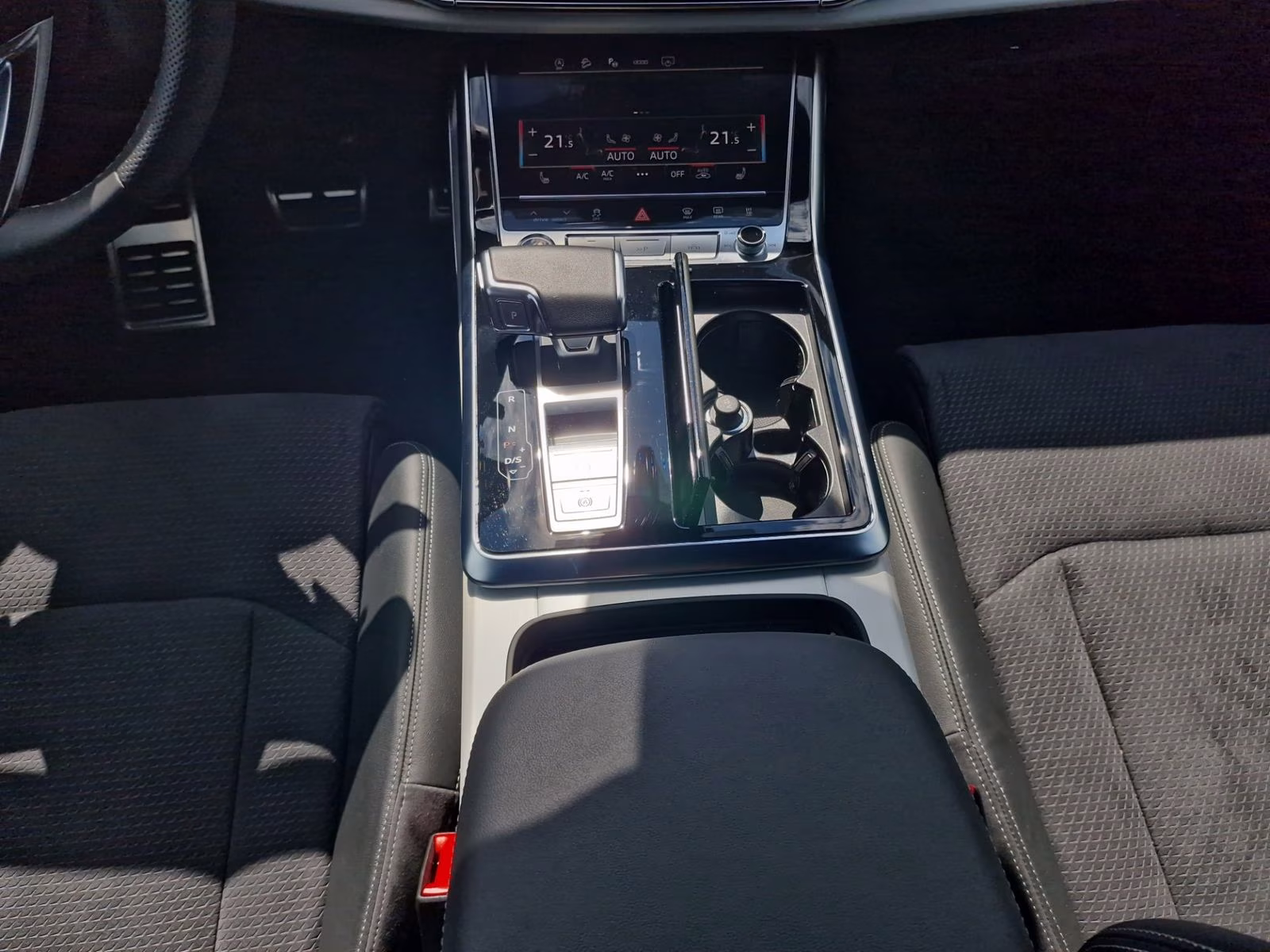 Audi Q8 50 TDI qu S line MATRIX PANO STHZG Luft 22"