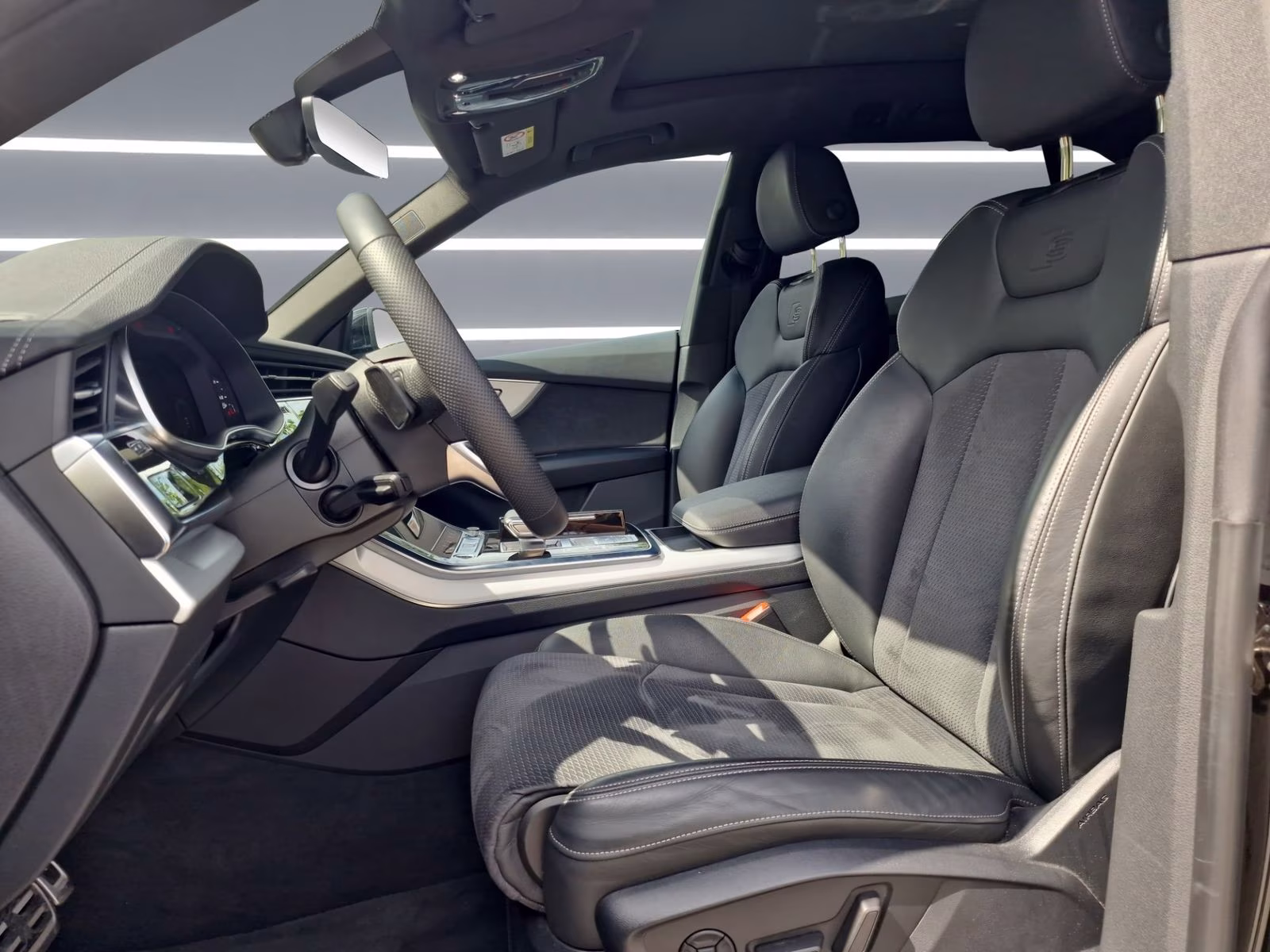 Audi Q8 50 TDI qu S line MATRIX PANO STHZG Luft 22"