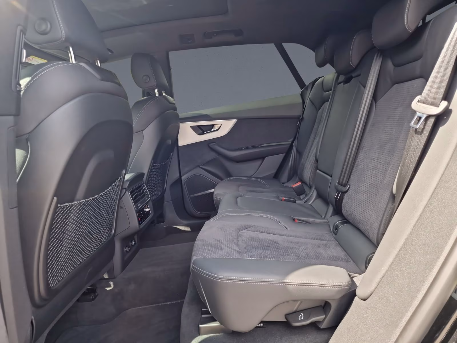 Audi Q8 50 TDI qu S line MATRIX PANO STHZG Luft 22"