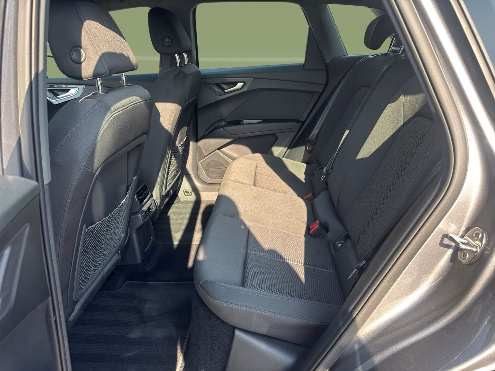 Audi Q4 e-tron advanced LED AHK KAMERA PDC+ SHZ 19"