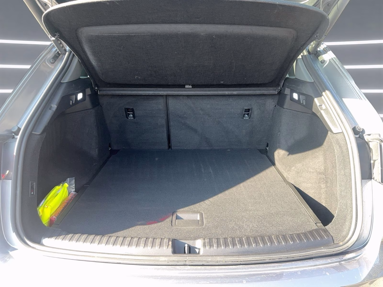 Audi Q4 e-tron advanced LED AHK KAMERA PDC+ SHZ 19"