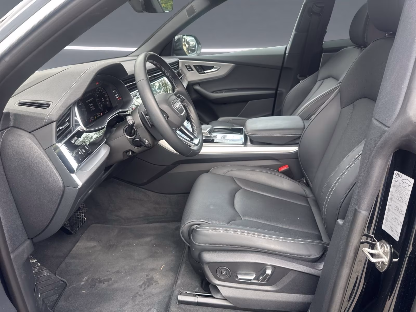 Audi Q8 TFSI e qu MATRIX AHK KAMERA HuD LUFT MEMO ACC