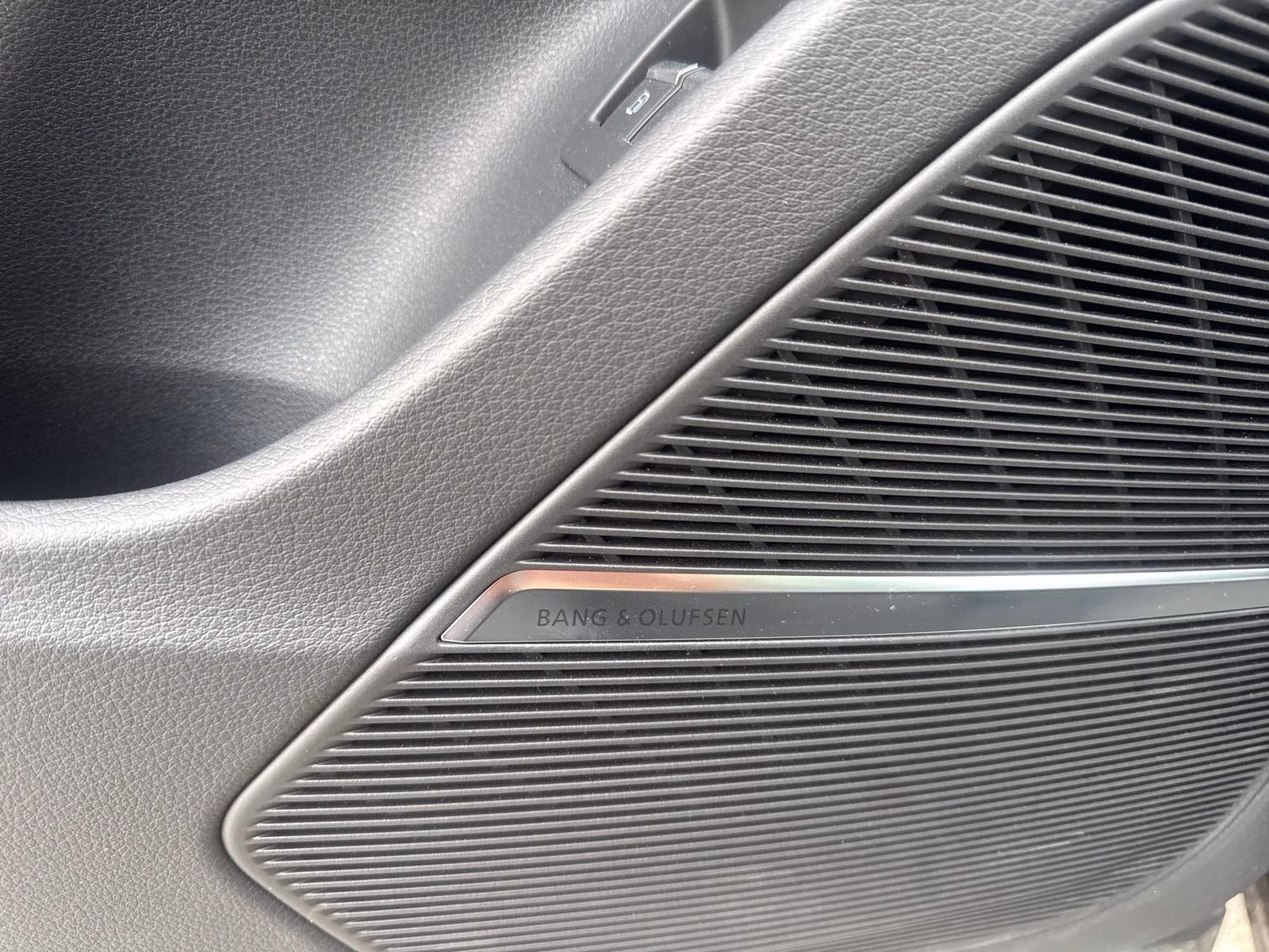 Audi Q8 TFSI e qu MATRIX AHK KAMERA HuD LUFT MEMO ACC