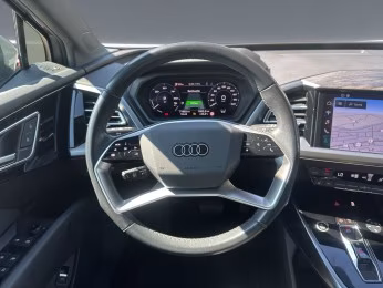 Audi Q4 e-tron 40 S line AHK STHZG Kamera PDC ACC 20"