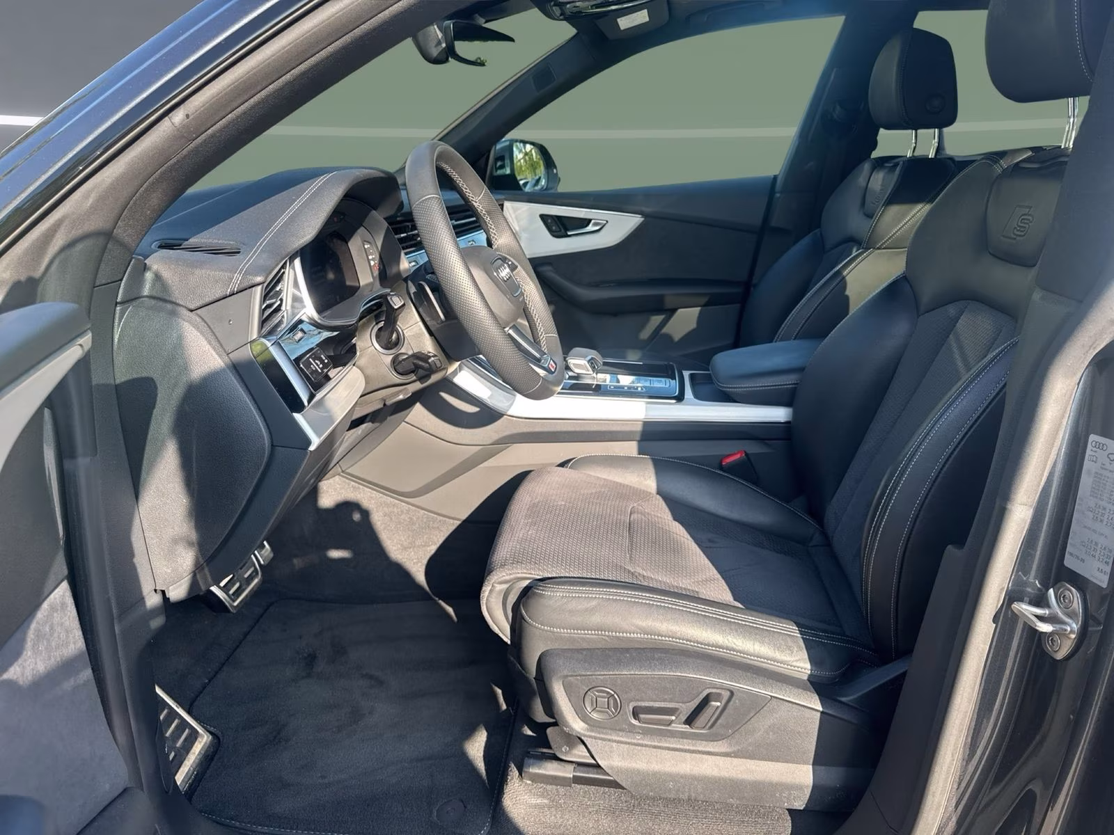 Audi Q8 55 TFSI qu S line sport MATRIX AHK PANO 22"