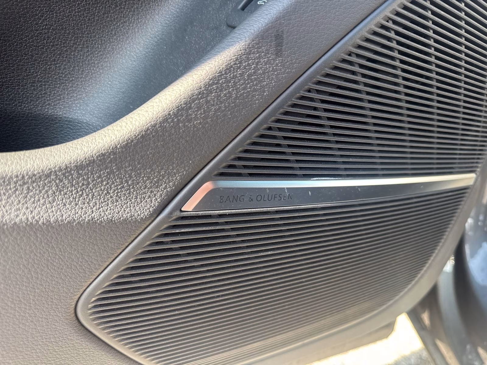 Audi Q8 55 TFSI qu S line sport MATRIX AHK PANO 22"