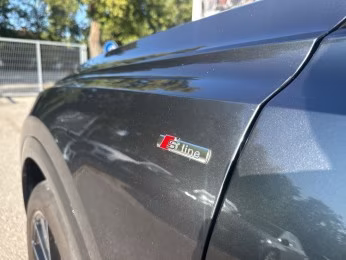 Audi Q8 55 TFSI qu S line sport MATRIX AHK PANO 22"