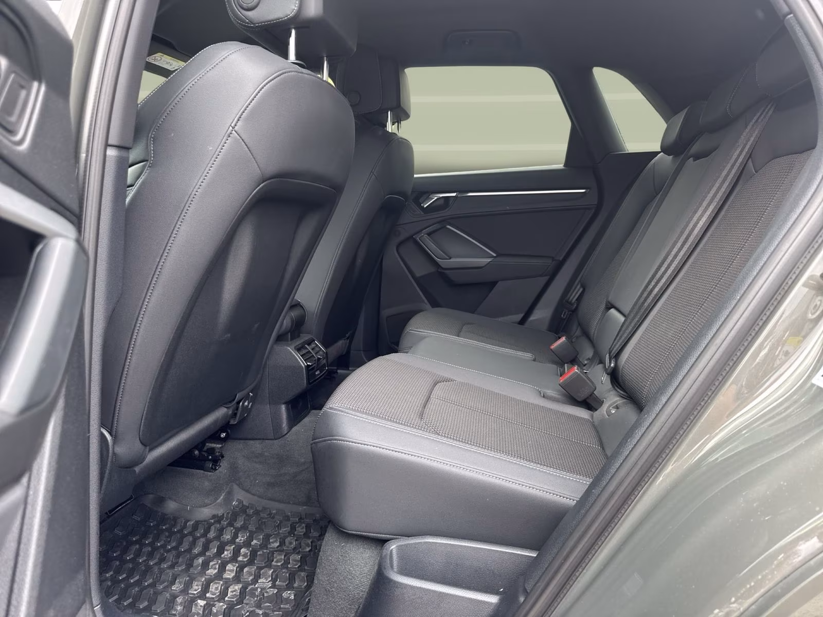 Audi Q3 35 TDI S line AHK LED Kam ACC PDC+ Navi+ 19"