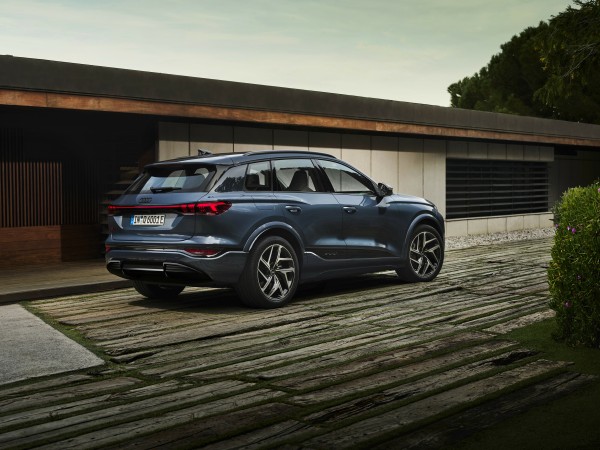 Static photo, Colour: Plasma blue metallic