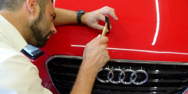 Sanfte Rückformtechnik bei Dellen